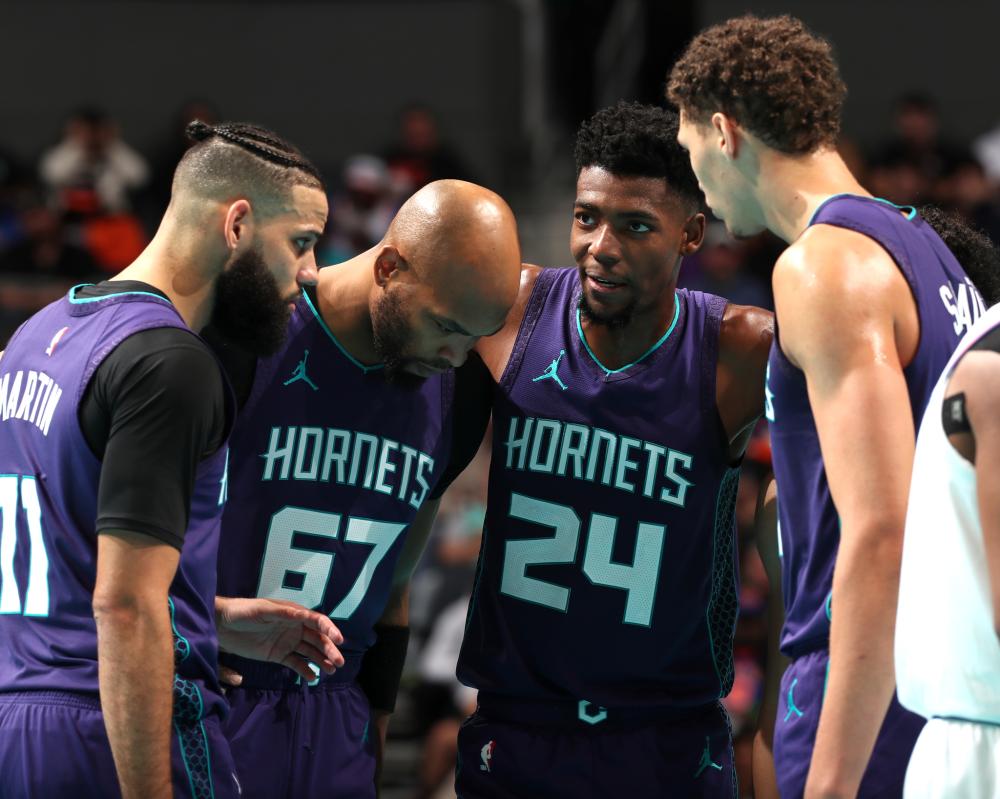 椅击剑男子 椅击剑男子